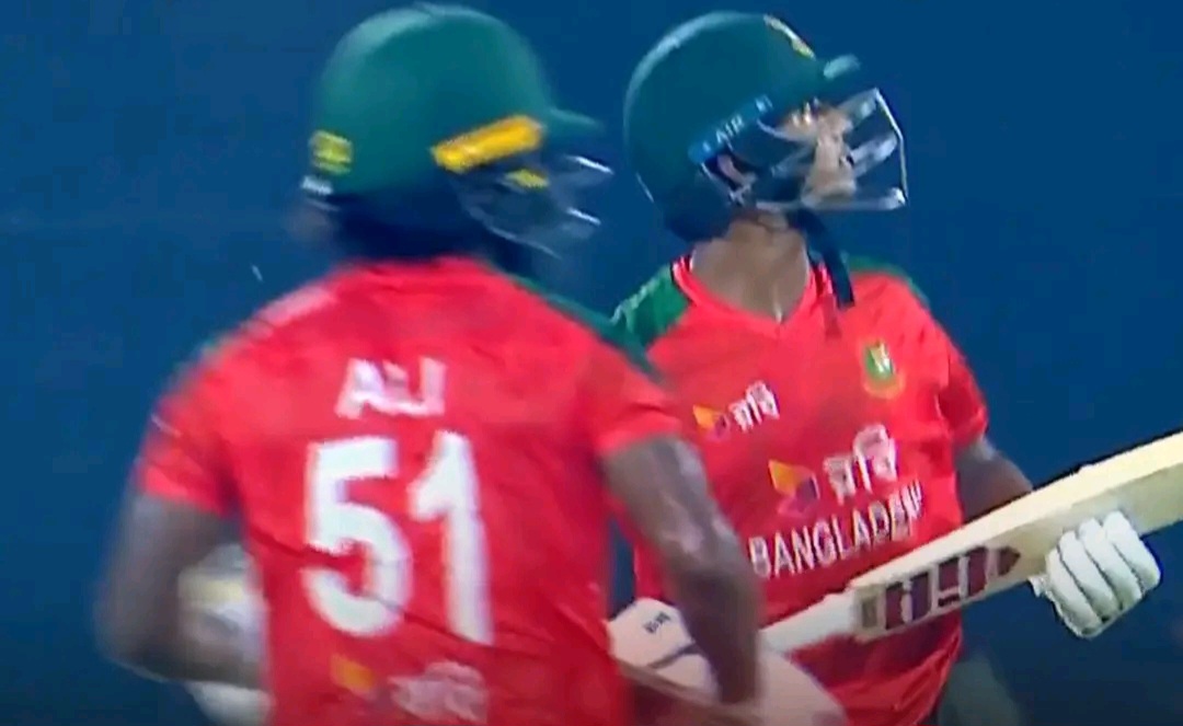 জাকের-হাসানের ব্যাটে বাংলাদেশের লড়াকু পুঁজি