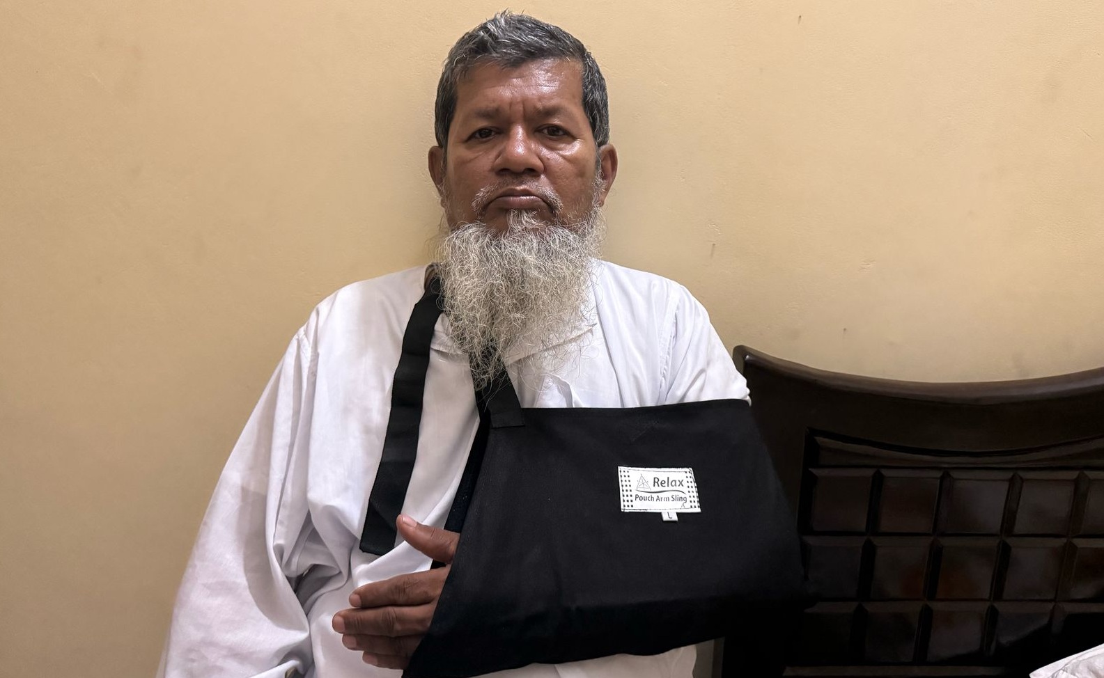দুপক্ষের সংঘর্ষ থামাতে গিয়ে উপদেষ্টা মাহফুজের বাবা আহত