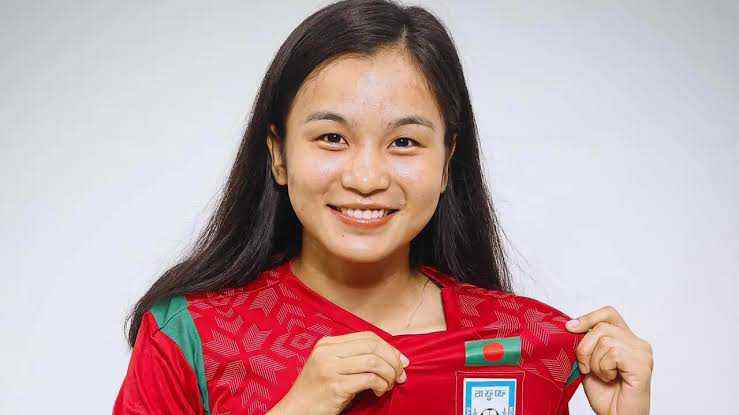 নতুন জমিতে বাড়ি চান ঋতুপর্ণা