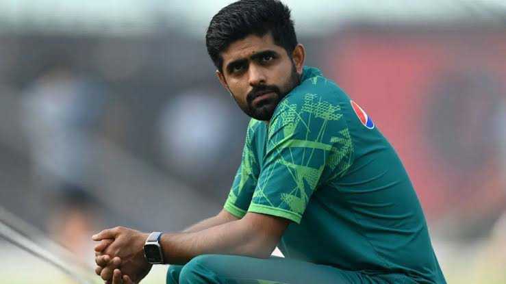 বাবরকে দুর্বলতা আর ঘাটতি কাটিয়ে উঠার পরামর্শ কোচ হেসনের