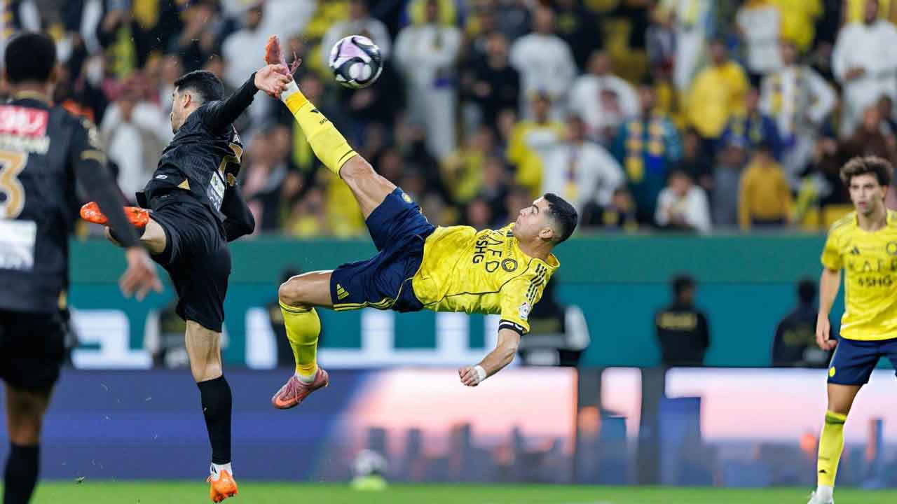 রোনালদোর চোখধাঁধানো বাইসাইকেল গোল, জিতল দল