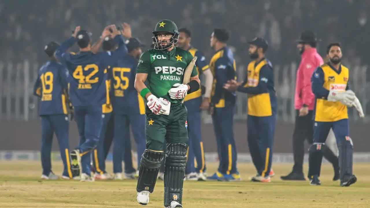 শেষ ওভারের রোমাঞ্চ জিতে ফাইনালে শ্রীলঙ্কা