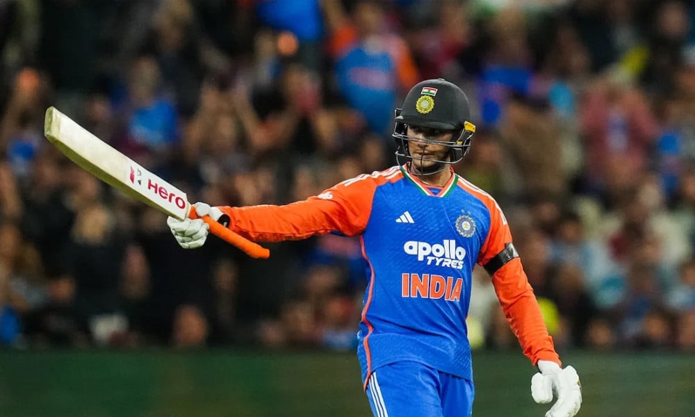 ১২ বলের ফিফটিতে ইতিহাস গড়লেন অভিষেক শর্মা