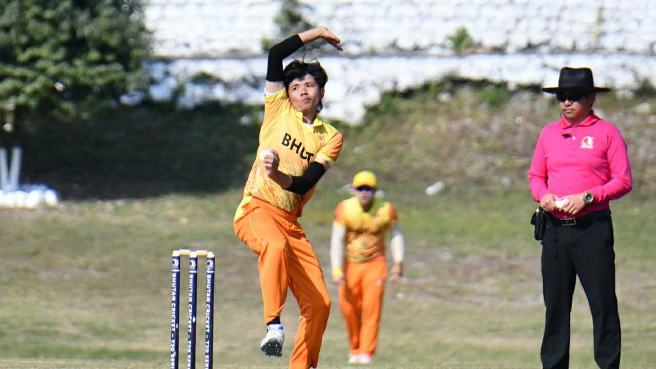 টি-টোয়েন্টিতে ৭ রানে ৮ উইকেট শিকারের বিশ্ব রেকর্ড