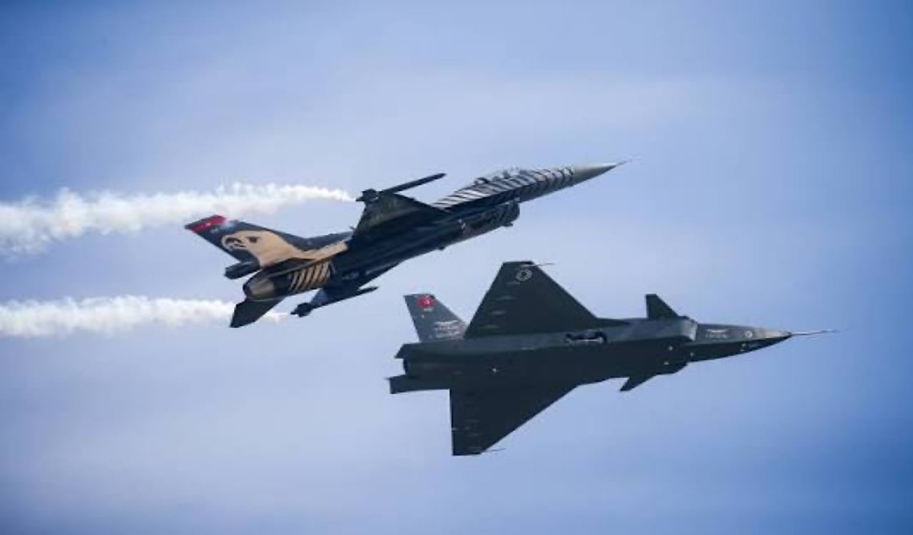 স্বয়ংক্রিয় ‘ক্লোজ-ফরমেশন’ ফ্লাইটে ইতিহাস গড়ল তুরস্ক