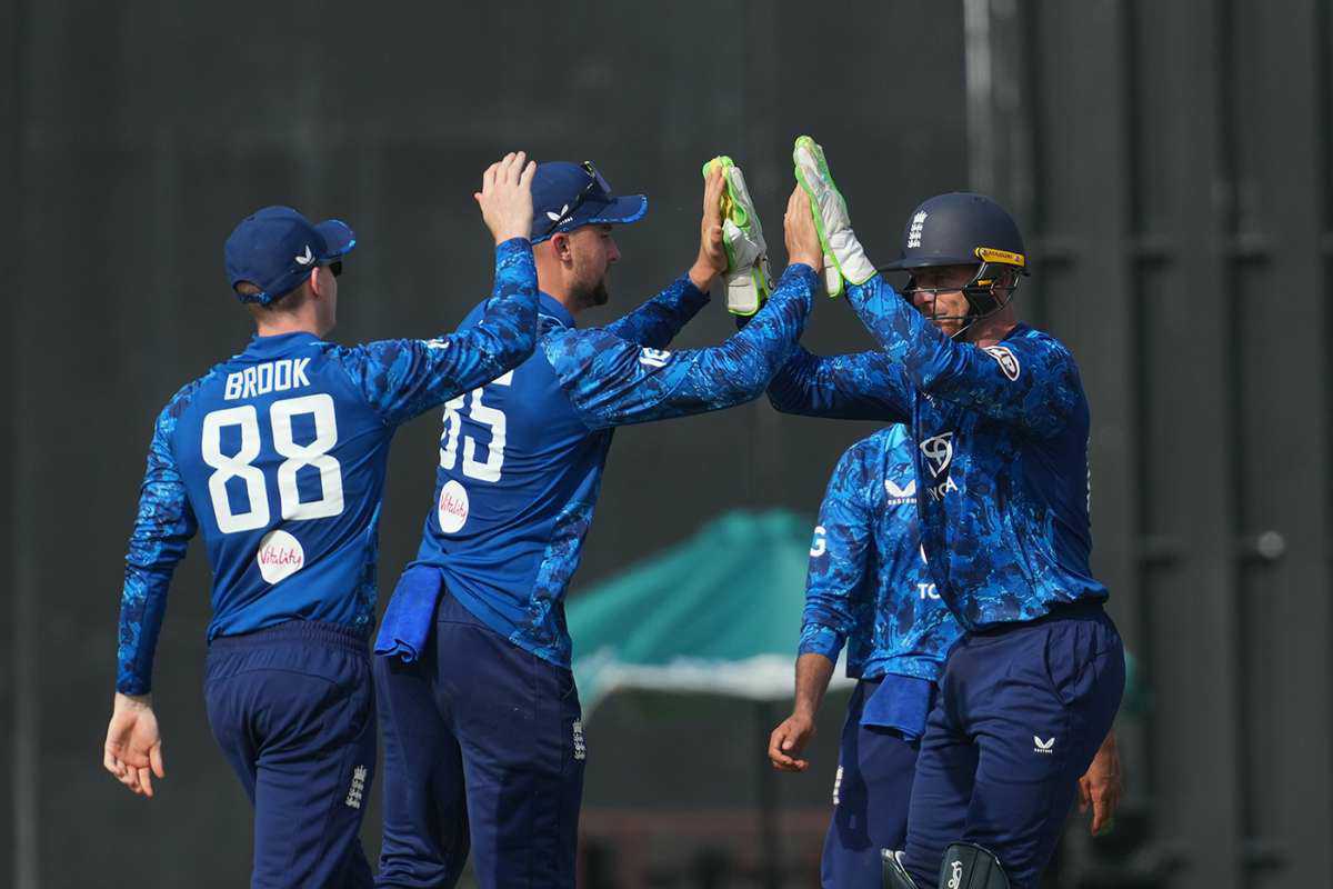 কলম্বোতে জয়ে ফিরল ইংল্যান্ড