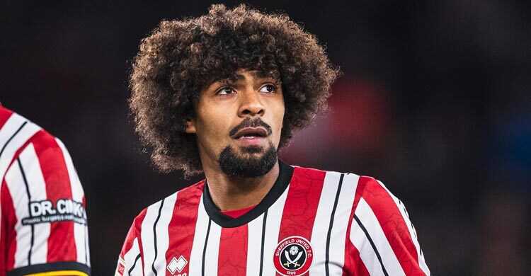 বর্ণবাদের শিকার হামজা, প্রতিবাদ করায় দেখলেন হলুদ কার্ড