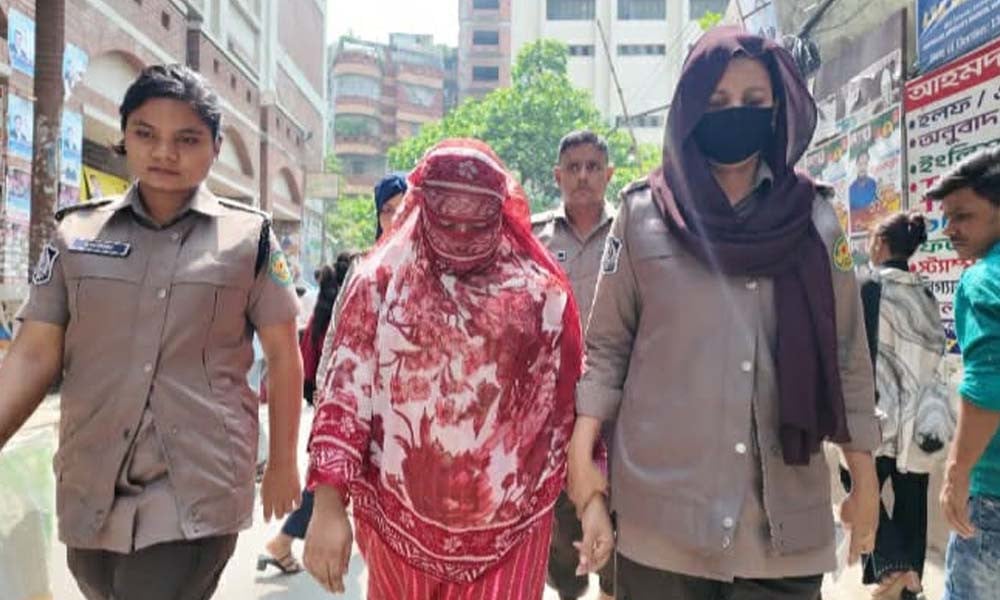 প্রতারণা মামলায় বোনের প্রক্সি দিতে এসে ৩ দিনের রিমান্ডে আসামি