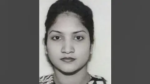 রাতের সড়কে থেমে গেল শিক্ষিকা তিশার জীবন