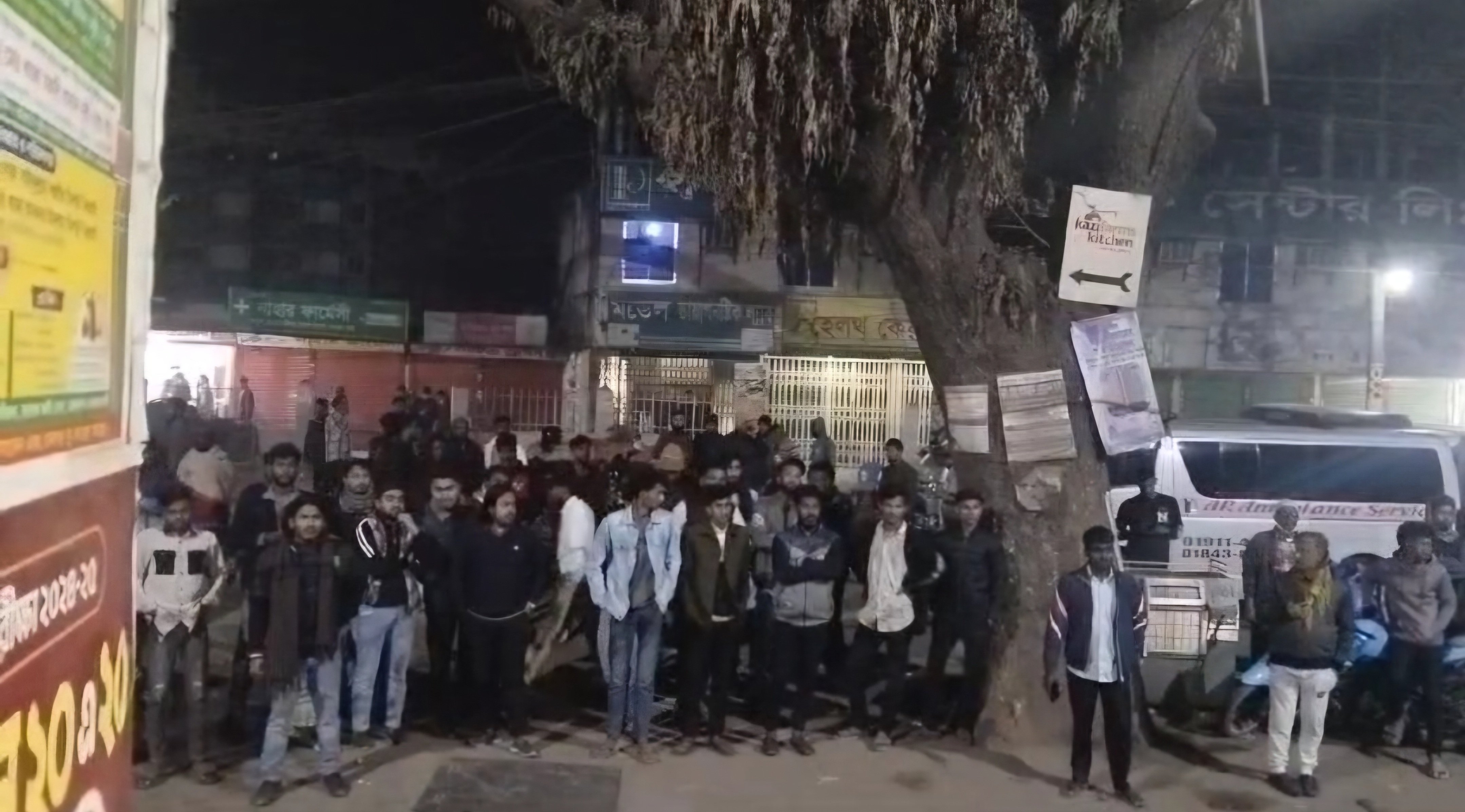 ছাত্র-জনতার ওপর মোজাম্মেল অনুসারীদের হামলা, আহত ২০