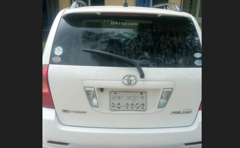 ৩০০ ফিট থেকে ছিনতাইকৃত গাড়ি উদ্ধার