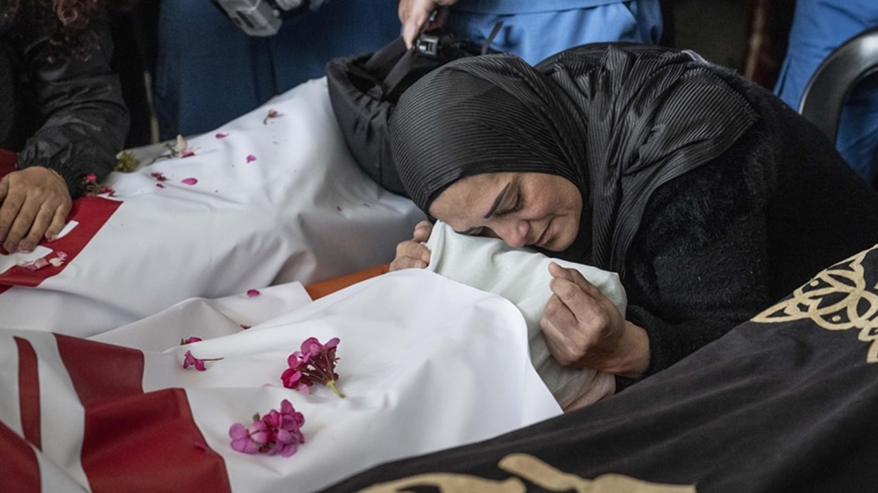 লেবাননে ইসরাইলি হামলায় নিহতের সংখ্যা বেড়ে ২২৯৪