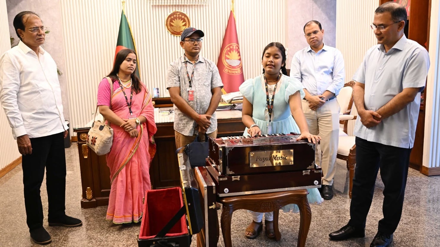 এক চিঠিতেই অনুশ্রীর পূরণ স্বপ্ন, পেল প্রধানমন্ত্রীর সাক্ষাৎ ও হারমোনিয়াম
