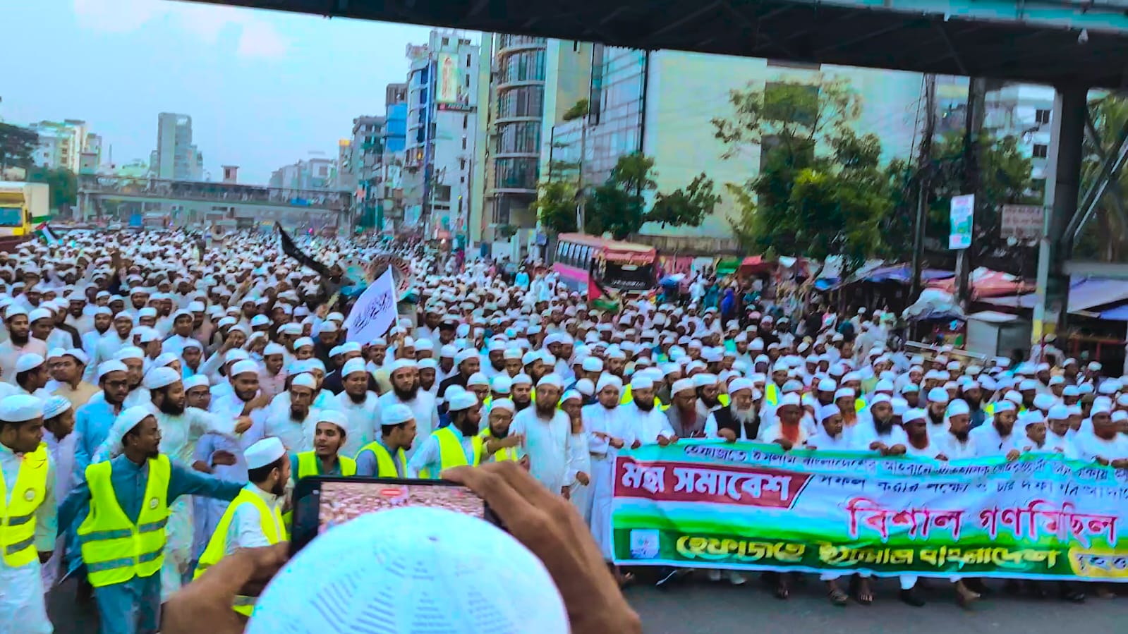 মহাসমাবেশ সফলে উত্তরায় হেফাজতের গণমিছিল