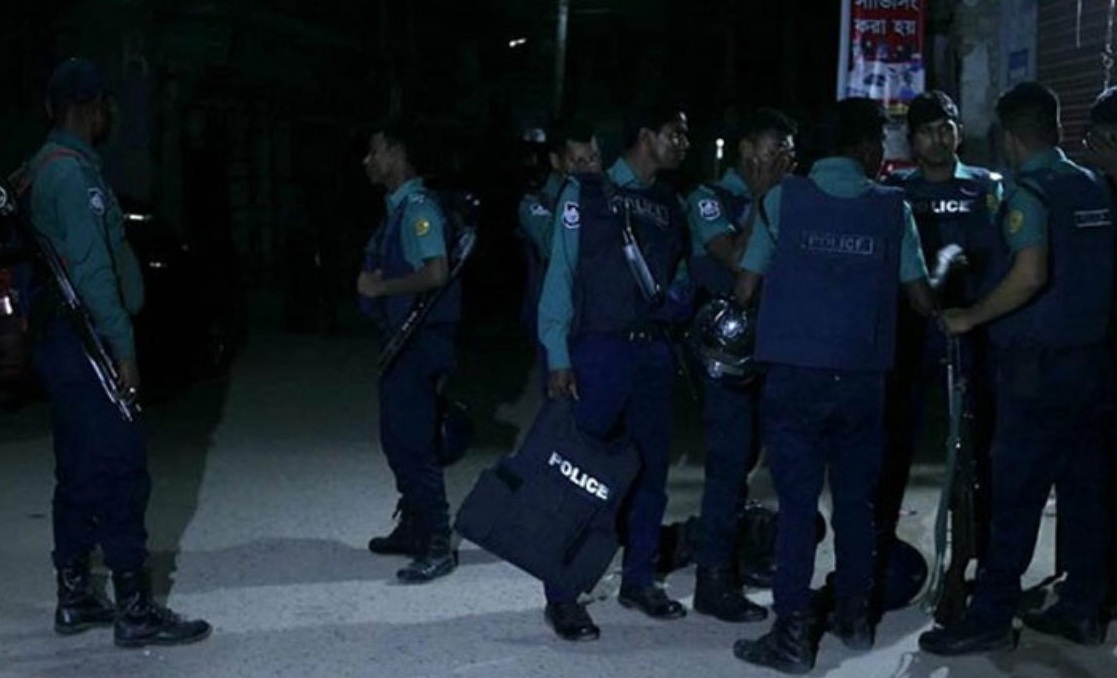 সারা দেশে ২৪ ঘণ্টায় পুলিশের অভিযানে গ্রেপ্তার ১২৫৫