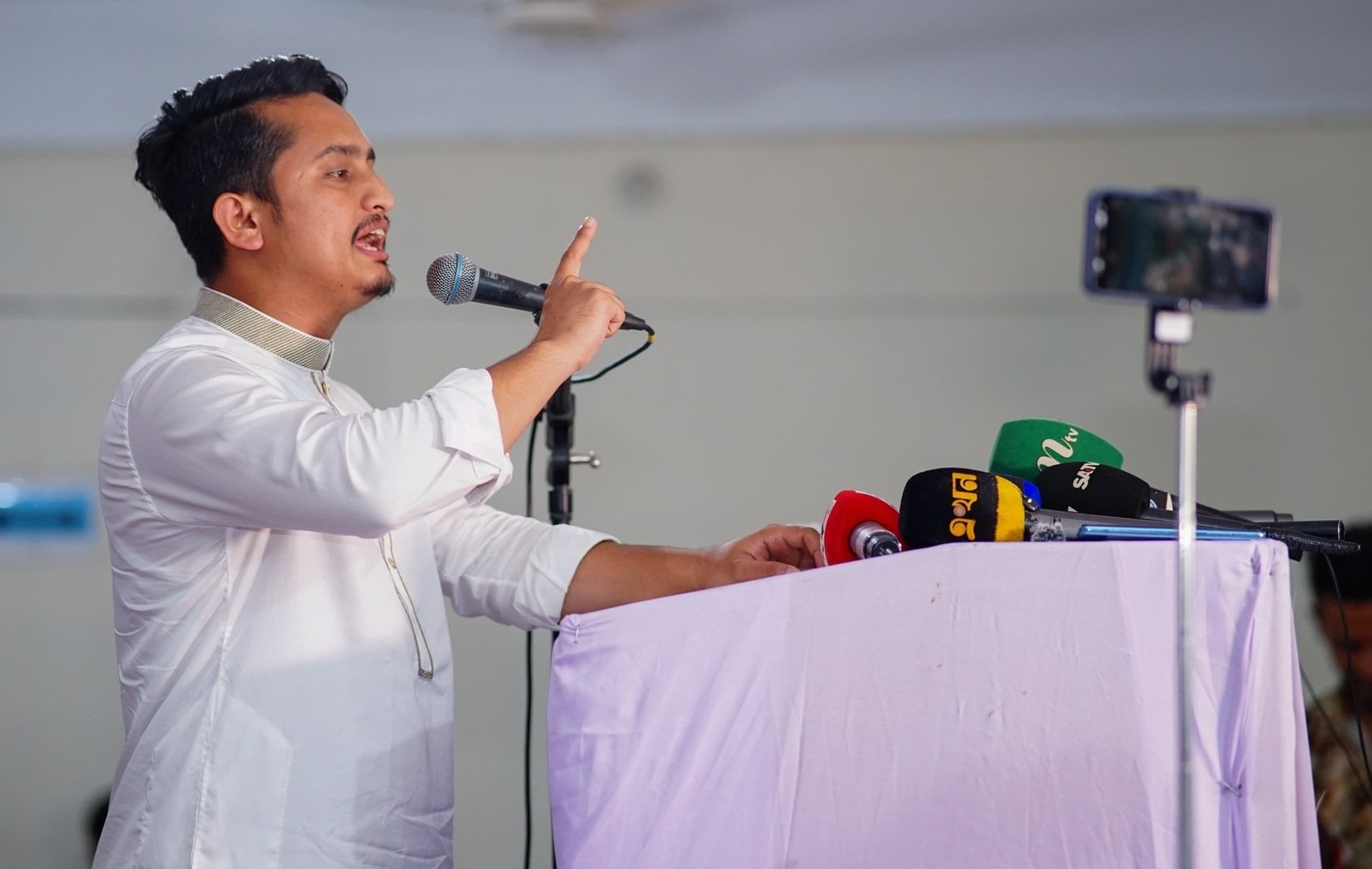 নেতাকর্মী নামক কতিপয় নরপিশাচকে সামলান, জনাব তারেক রহমান