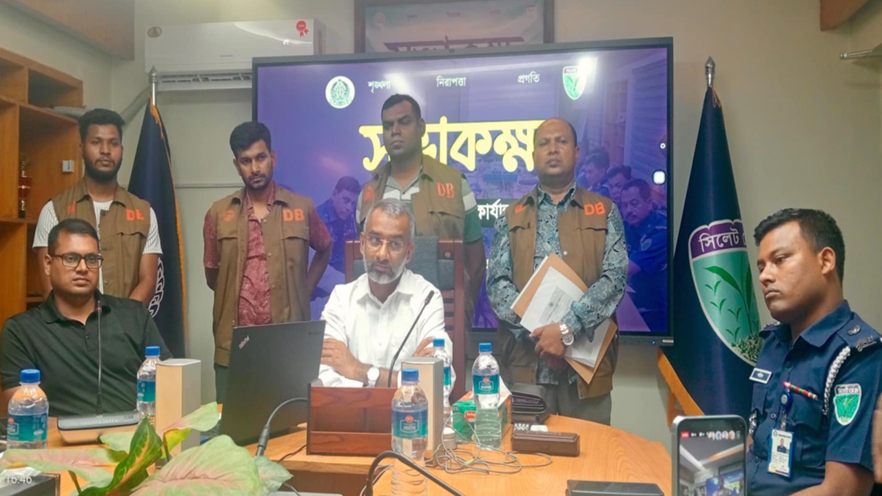 ‘কখনও পুলিশ সুপার, কখনও ওসি সাজতেন ওরা ৪ জন’