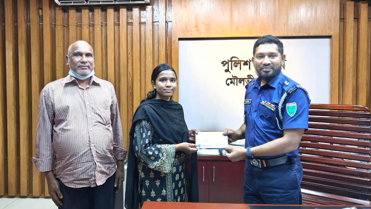 চা-বাগানে বেড়ে উঠে ঢাবিতে ভর্তির সুযোগ, ইতিকে সংবর্ধনা