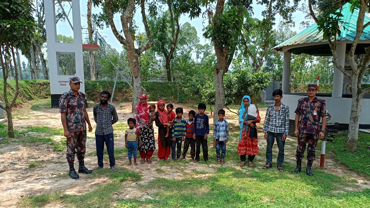 দিনাজপুরের বিরলে নারী ও শিশুসহ ২০ জনকে পুশইন