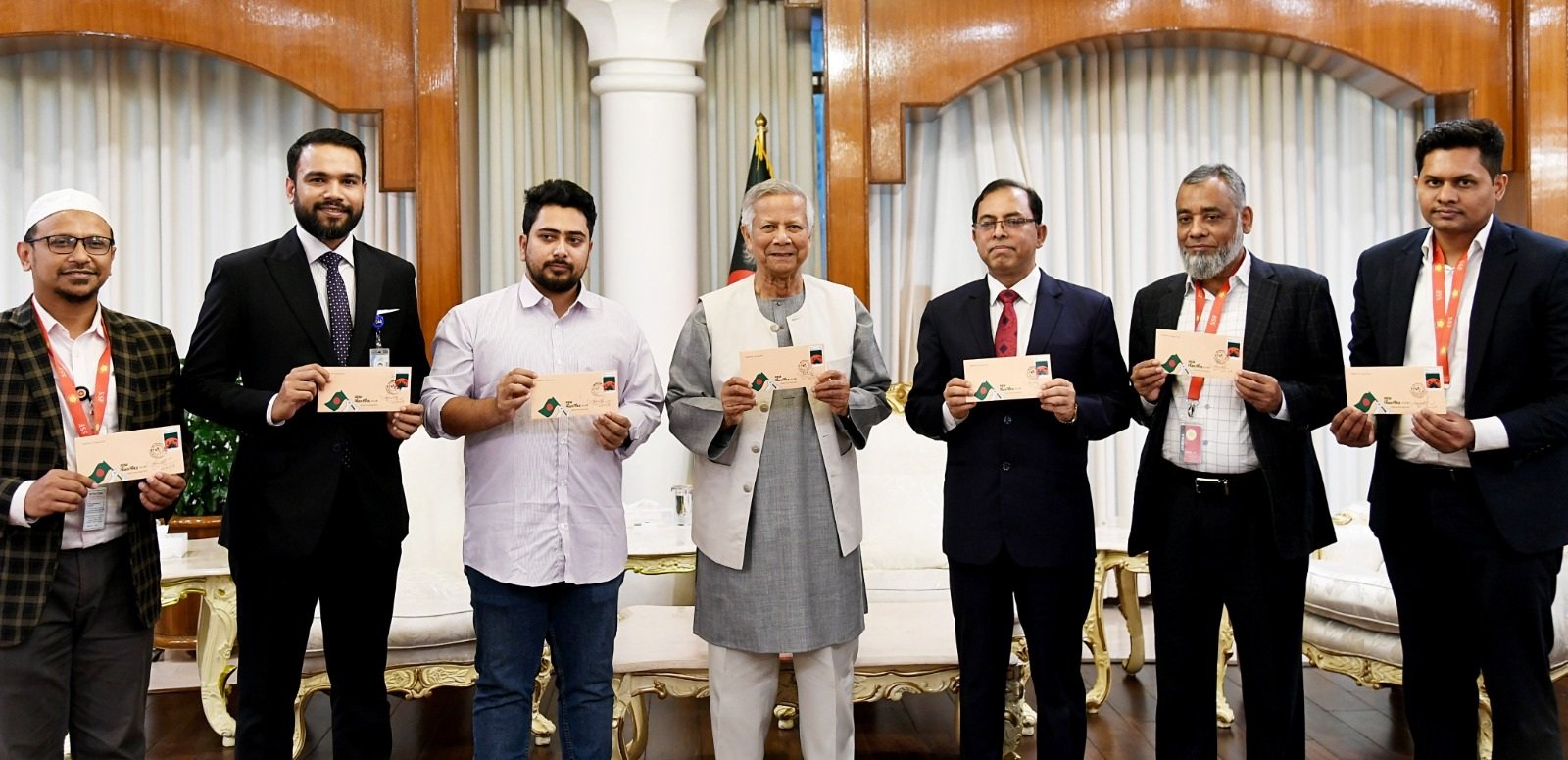 বিজয় দিবসের স্মারক ডাকটিকেট অবমুক্ত করলেন প্রধান উপদেষ্টা