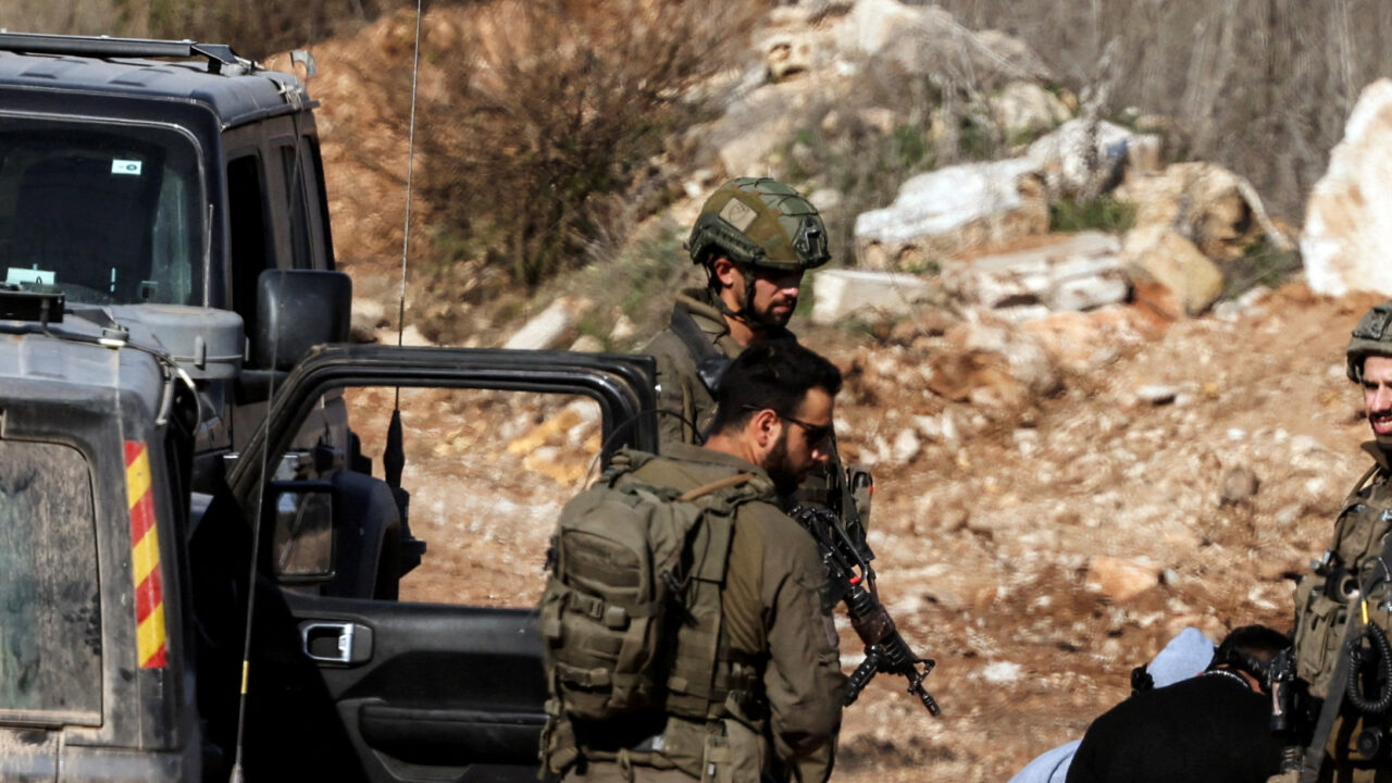 ৫০ দিন পর অভ্যন্তরীণ রুটে ফ্লাইট শুরু করছে ইরান এয়ার