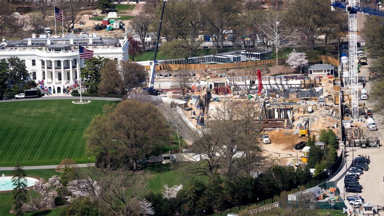 হোয়াইট হাউসে ‘বিশাল সামরিক বাঙ্কার’ বানাচ্ছেন ট্রাম্প