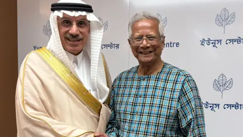ড. ইউনূসের ক্ষুদ্রঋণ মডেল নিতে চায় ইসলামী উন্নয়ন ব্যাংক