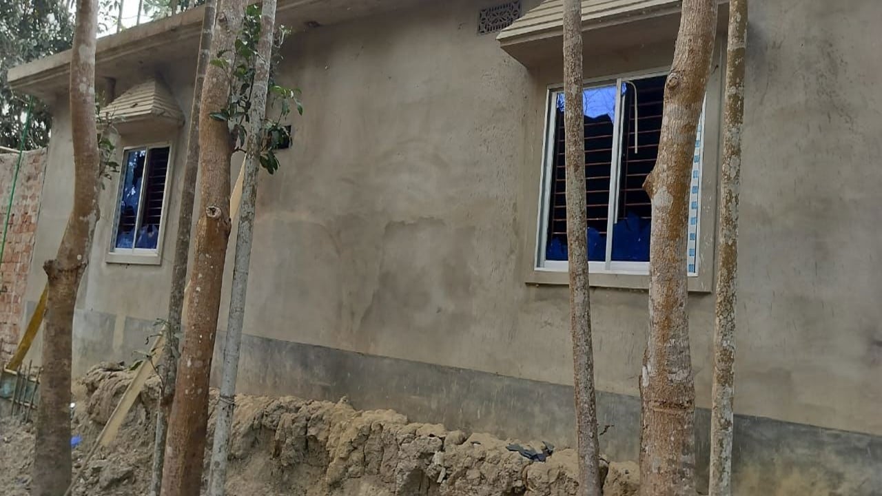 হত্যাকাণ্ডকে কেন্দ্র করে প্রতিপক্ষের বাড়িতে হামলা, ভাঙচুর ও লুটপাটের অভিযোগ