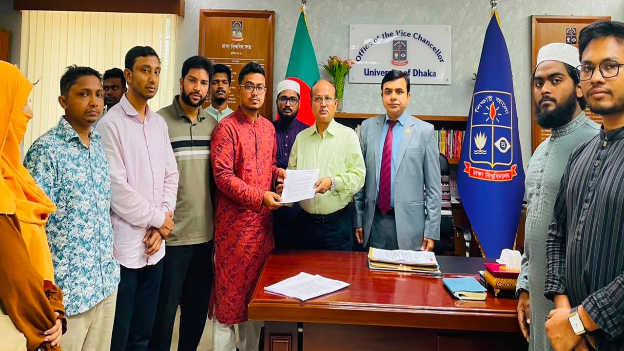 ছাত্রীদের রাতে হলে প্রবেশের সময়সীমা বাড়ানোর দাবি ডাকসুর