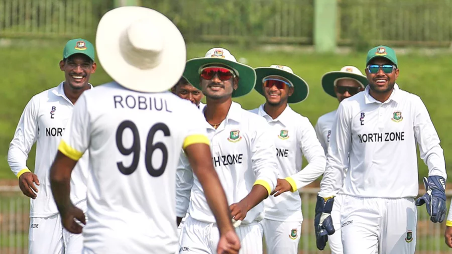 রবিউল ঝড়ে বিধ্বস্ত দক্ষিণাঞ্চল