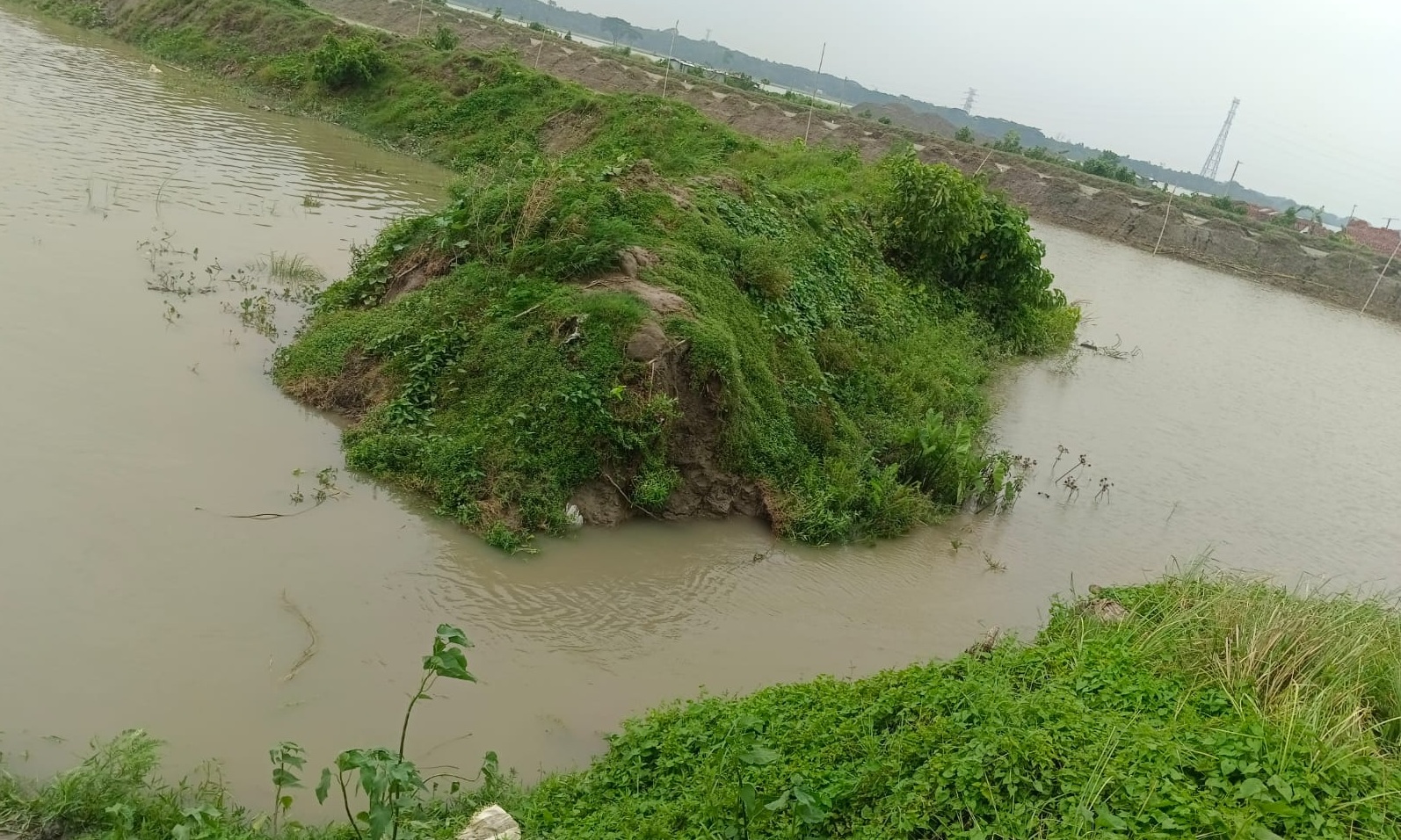 ভোলায় ঘূর্ণিঝড় শক্তিতে ভেসে গেছে ৪৬৩ হেক্টর ঘের-পুকুরের মাছ