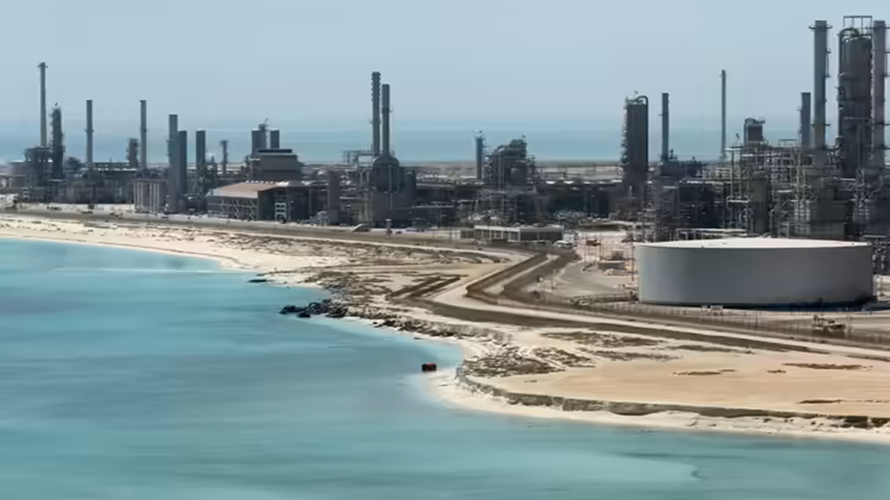 সৌদির আরামকো তেল শোধনাগারে ইরানের ড্রোন হামলা