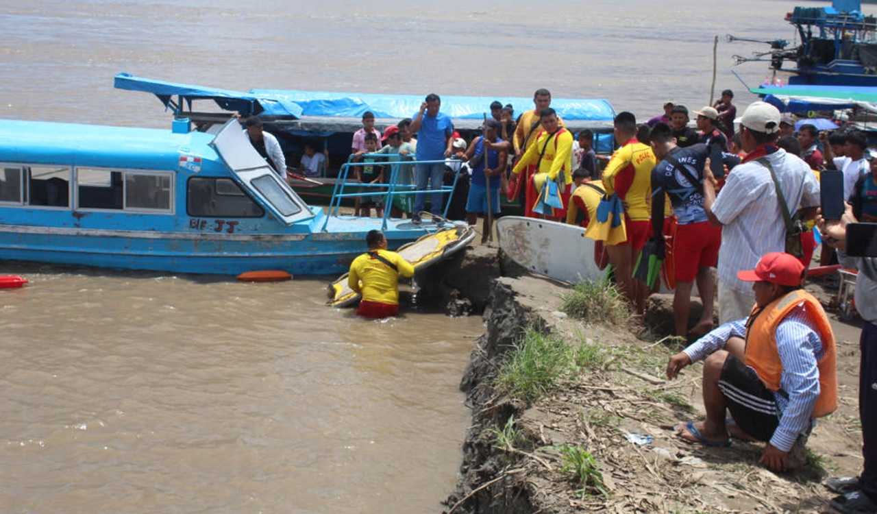 পেরুর নদী বন্দরে ভূমিধসে নৌকা ডুবি, নিহত ১২