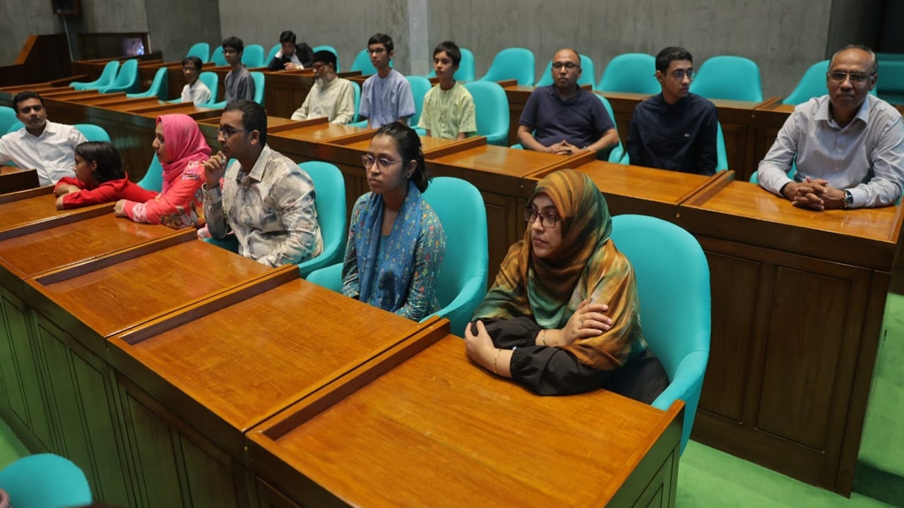 প্রধানমন্ত্রীর উদ্যোগে ভিভিআইপি গ্যালারি থেকে সংসদ দেখলেন স্বর্ণজয়ীরা