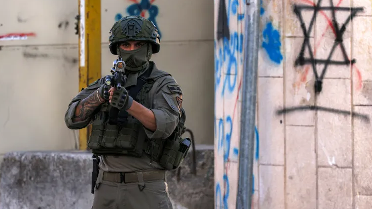 আবারো গণগ্রেপ্তারের স্বীকার হচ্ছেন ফিলিস্তিনের মানুষ