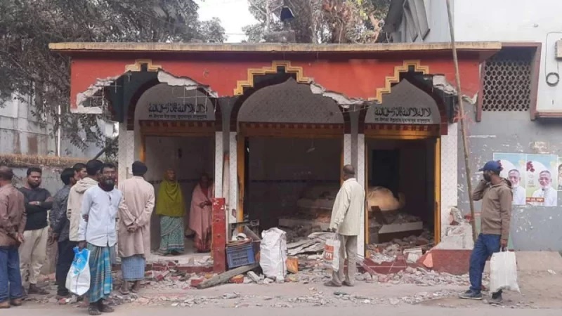 মাজারে হামলার ঘটনায় জড়িতদের গ্রেপ্তারের নির্দেশ সরকারের