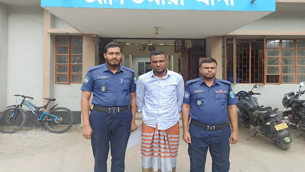 ২১ মামলার পলাতক আসামি মিজান গ্রেপ্তার