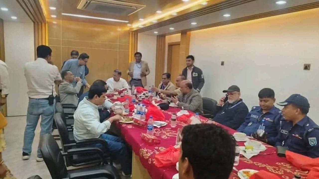 নীলফামারীতে পুলিশ কর্মকর্তাদের মধ্যাহ্নভোজ করালেন বিএনপি প্রার্থী