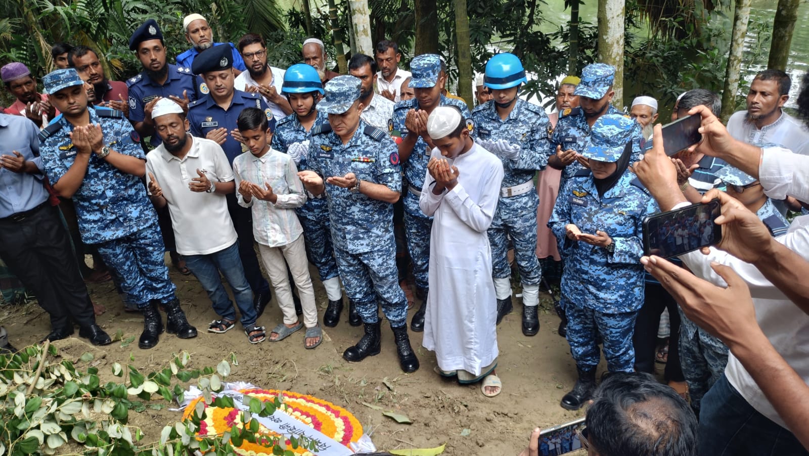 মাইলস্টোন দুর্ঘটনায় নিহত মাসুমার সমাধিতে বিমানবাহিনীর শ্রদ্ধা