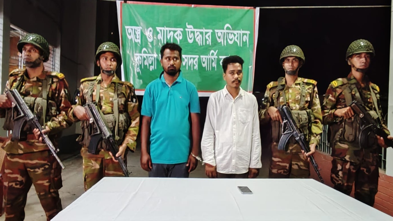 কুমিল্লা সেনানিবাসে গুলিবর্ষণকারী ছাত্রলীগের দুই সন্ত্রাসী গ্রেপ্তার