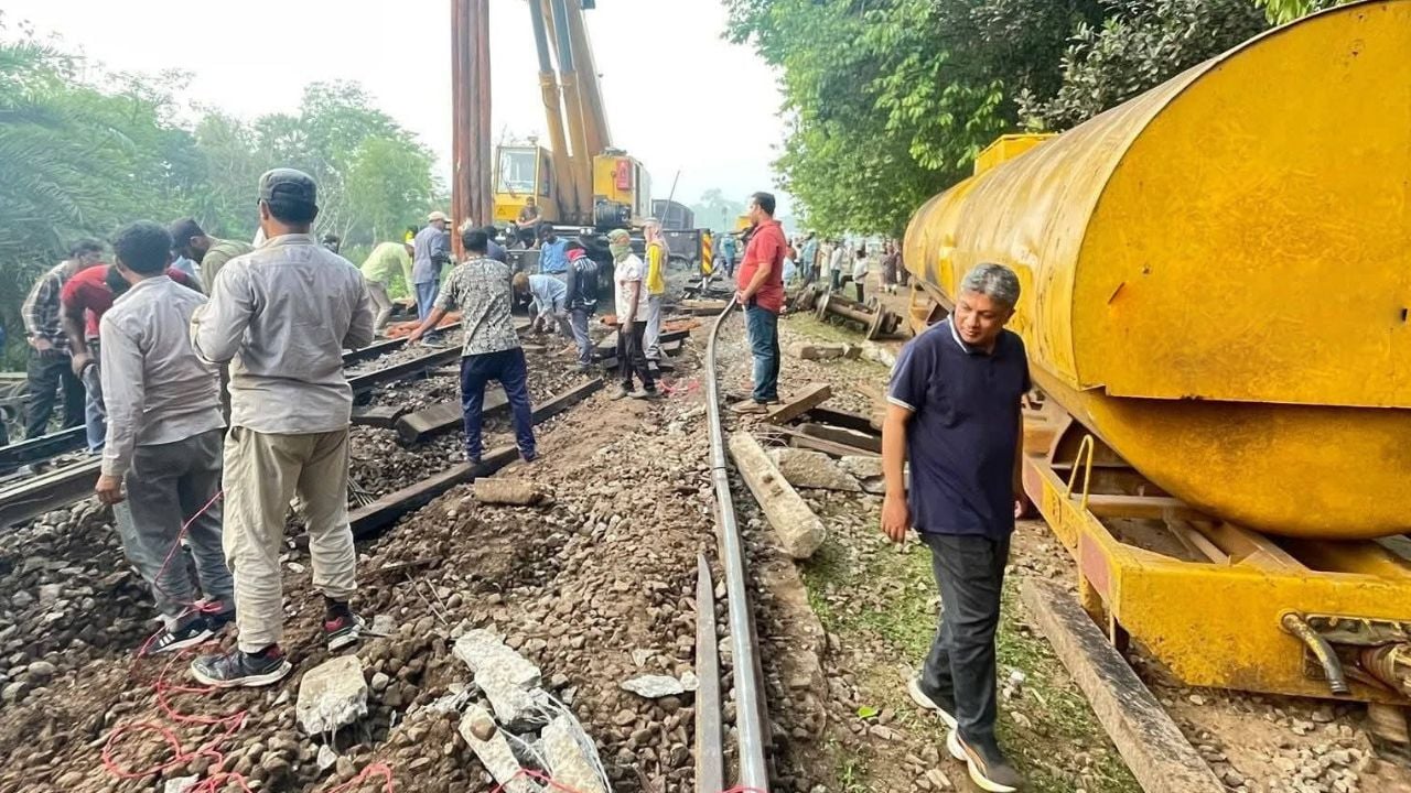 সিলেট রুটে ১২ ঘণ্টা যাবৎ রেলযোগাযোগ বন্ধ