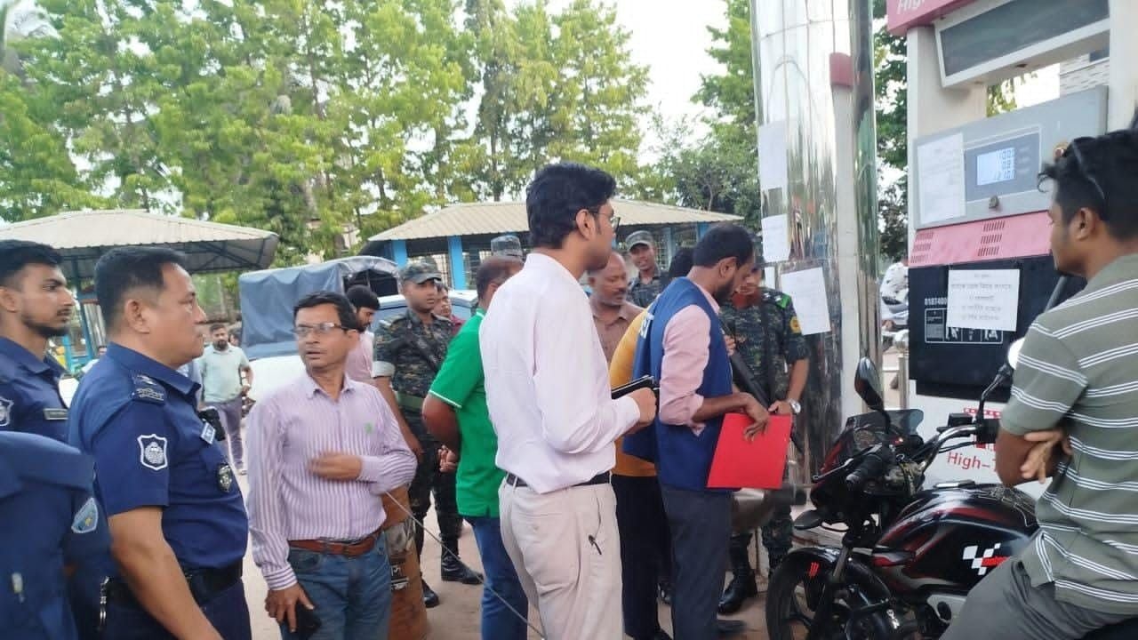 উখিয়ায় ৩ ফিলিং স্টেশনকে  ২ লাখ ৩৫ হাজার টাকা জরিমানা