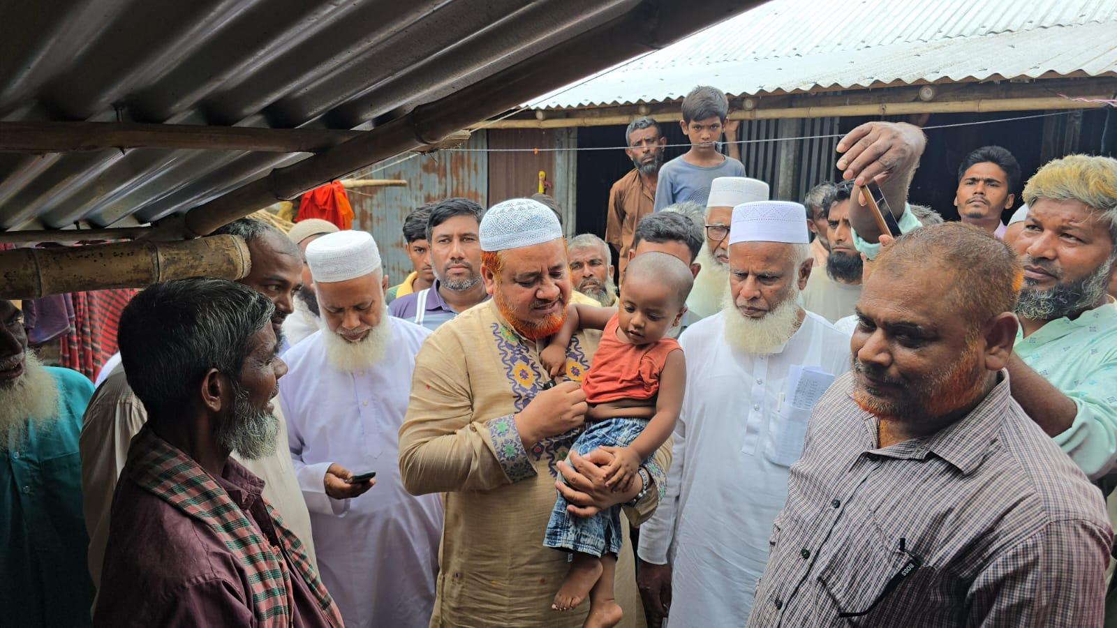 আব্বাসের পরিবারকে চুয়াডাঙ্গা জেলা জামায়াতের আর্থিক সহযোগিতা