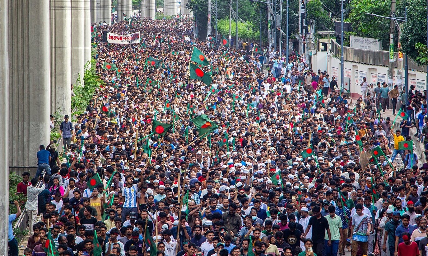 ধর্মঘটে উত্তাল ছিল দেশ, ছাত্রলীগের হামলা