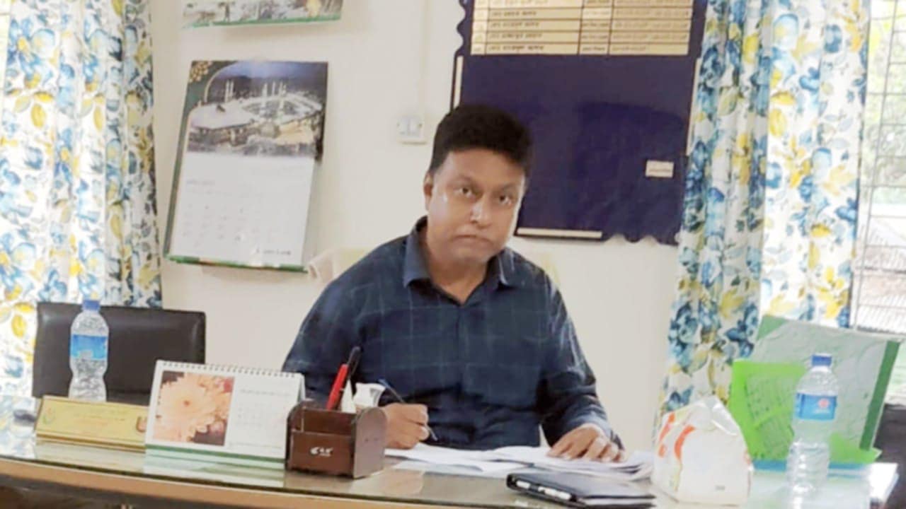 সাংবাদিককে হাঁটু ভেঙে দেয়ার হুমকিদাতা অধ্যক্ষ বরখাস্ত