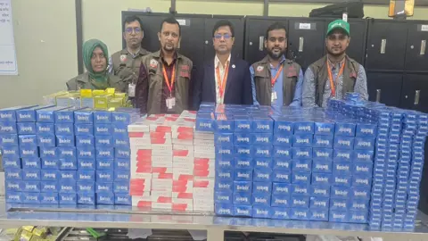 বিমানবন্দরে ৩৩ লাখ টাকার বিদেশি সিগারেট-গৌরী ক্রিম-মদ জব্দ