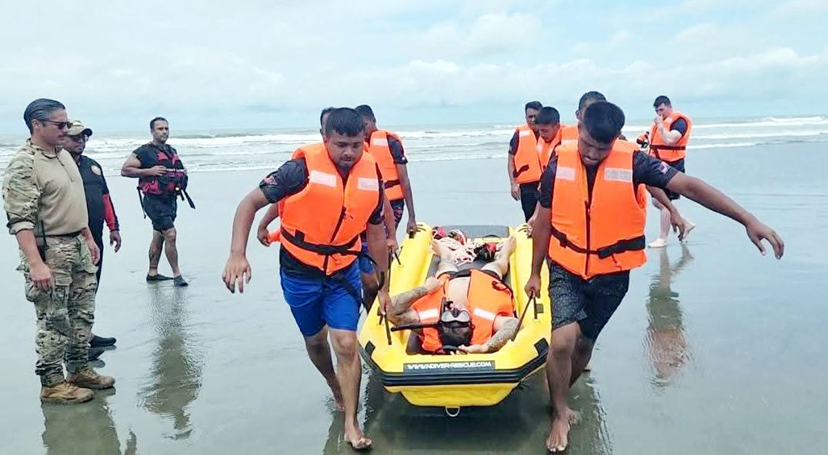 কক্সবাজারে ফায়ার কর্মীদের আমেরিকান সেনা-বিমান বাহিনীর প্রশিক্ষণ