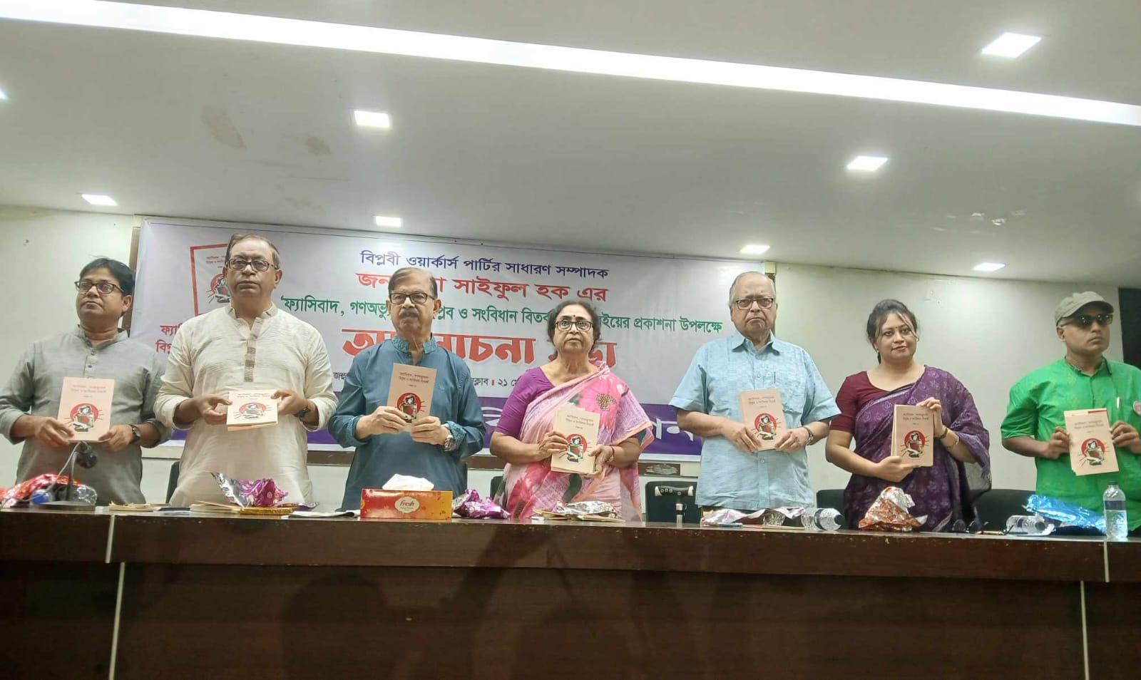 অন্তর্বর্তী সরকারকে পুরোপুরি সমর্থন করা যাচ্ছে না: মান্না