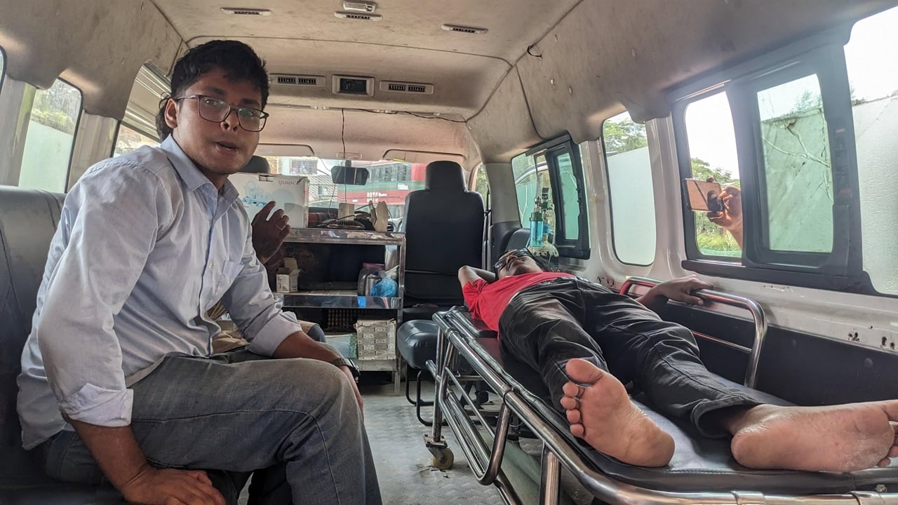 ববি উপাচার্যের পদত্যাগ দাবিতে শিক্ষার্থীদের আমরণ অনশন