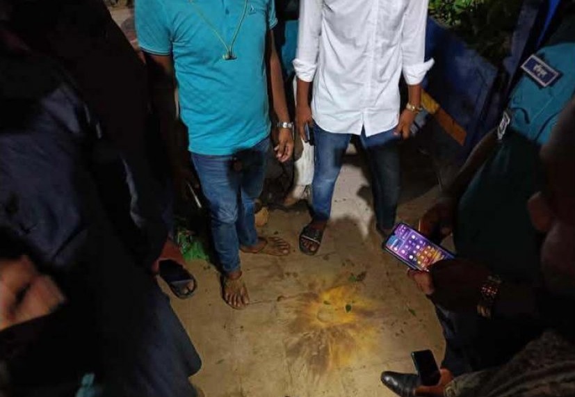 যাত্রাবাড়ীতে ককটেল বিস্ফোরণে আহত ৪